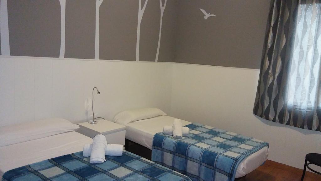 Residencia Universitaria Augusta Bed & Breakfast Барселона Екстериор снимка